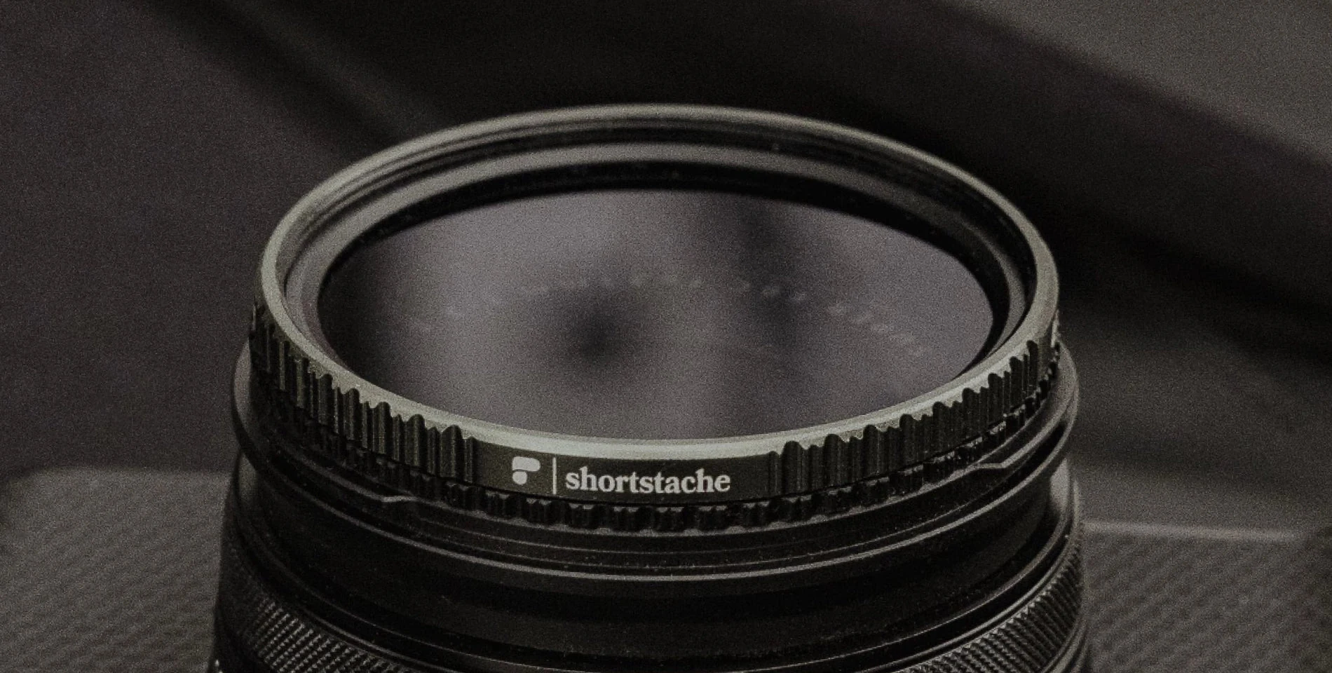 Lens üzerinde PolarPro Shortstache mist ve polarize filtre